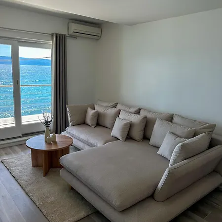 Four Star Seafront With Parking *