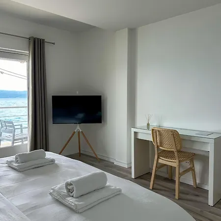 Four Star Seafront With Parking Apartment