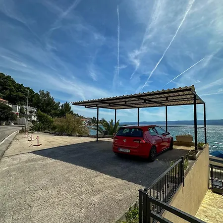 Four Star Seafront With Parking *