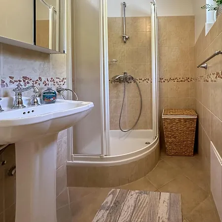 Apartment Four Star Seafront With Parking *