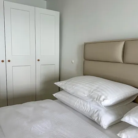 Four Star Seafront With Parking Apartment