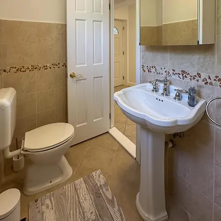 Four Star Seafront With Parking Apartment Podstrana
