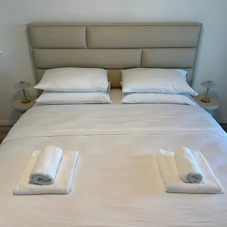 Apartment Four Star Seafront With Parking *