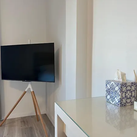 Apartment Four Star Seafront With Parking Podstrana