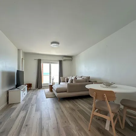 Four Star Seafront With Parking Apartmán Podstrana